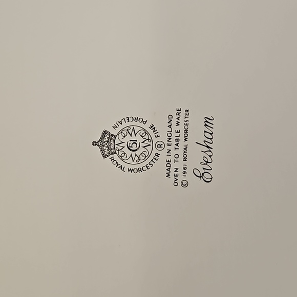 Evesham (white edge) oval casserole dish. - Picture 7 of 7